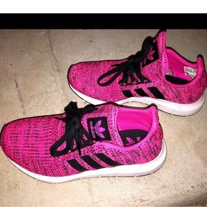 Adidas swift Run shock hot pink/black